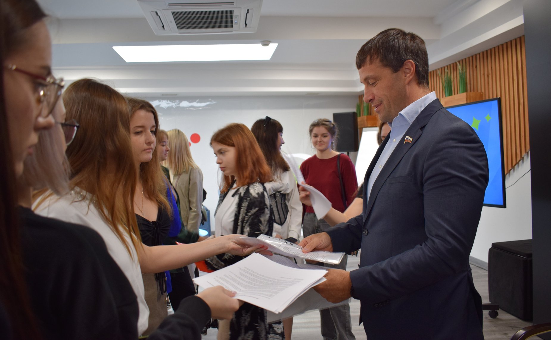 Эдуард Исаков, посетил Югорский Государственный Университет, где встретился со студентами факультета журналистики