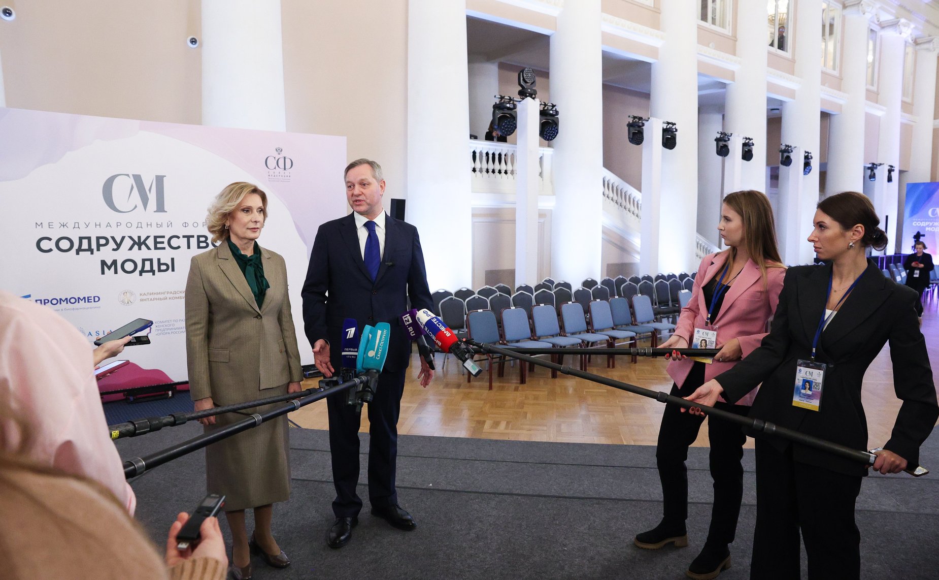 Пресс-подход Инны Святенко. III международный форум «Содружество моды»