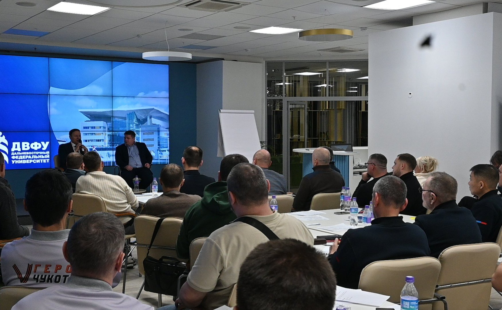 Александр Ролик провел встречу с участниками региональной программы «Герои Приморья»