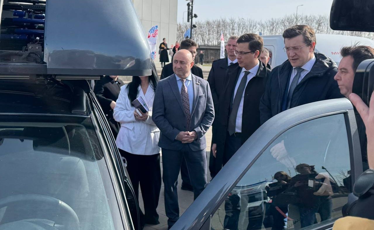 Александр Вайнберг передал автомобиль ветерану специальной военной операции