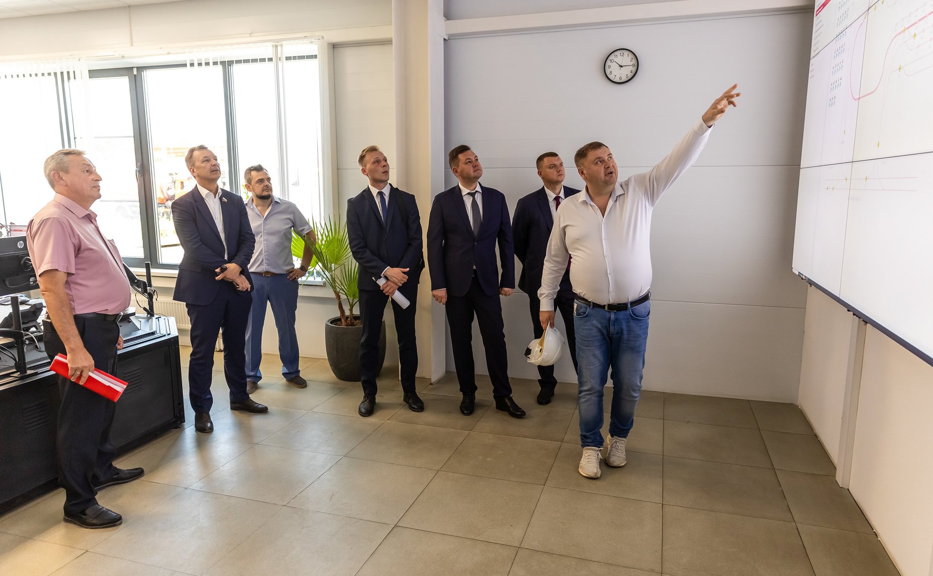 Первый заместитель Председателя СФ Андрей Яцкин в рамках рабочей поездки в Ростовскую область осмотрел объекты социальной и транспортной инфраструктуры и провел заседания рабочей группы по вопросам комплексного развития г. Таганрога