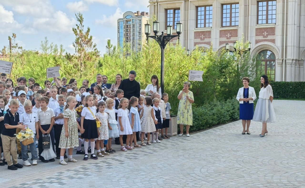 Екатерина Алтабаева поздравляла учащихся Севастопольской детской школы искусств с началом учебного года
