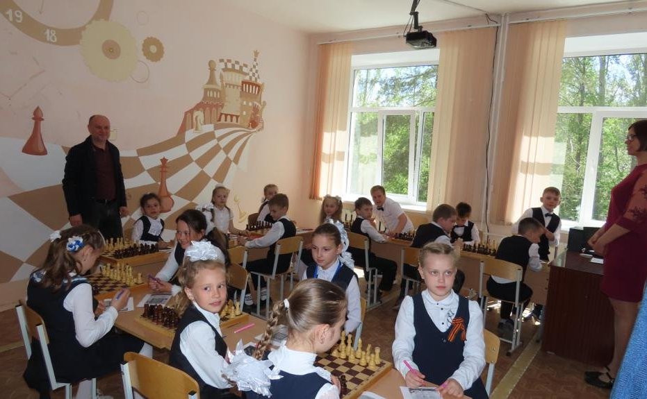 Олег Цепкин побывал в школах Челябинской области и оценил готовность к обучению шахматам