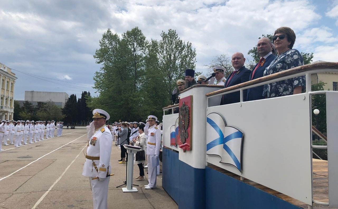 Е. Алтабаева и В. Куликов в Севастополе приняли участие в параде, посвященном 75-летию Великой Победы