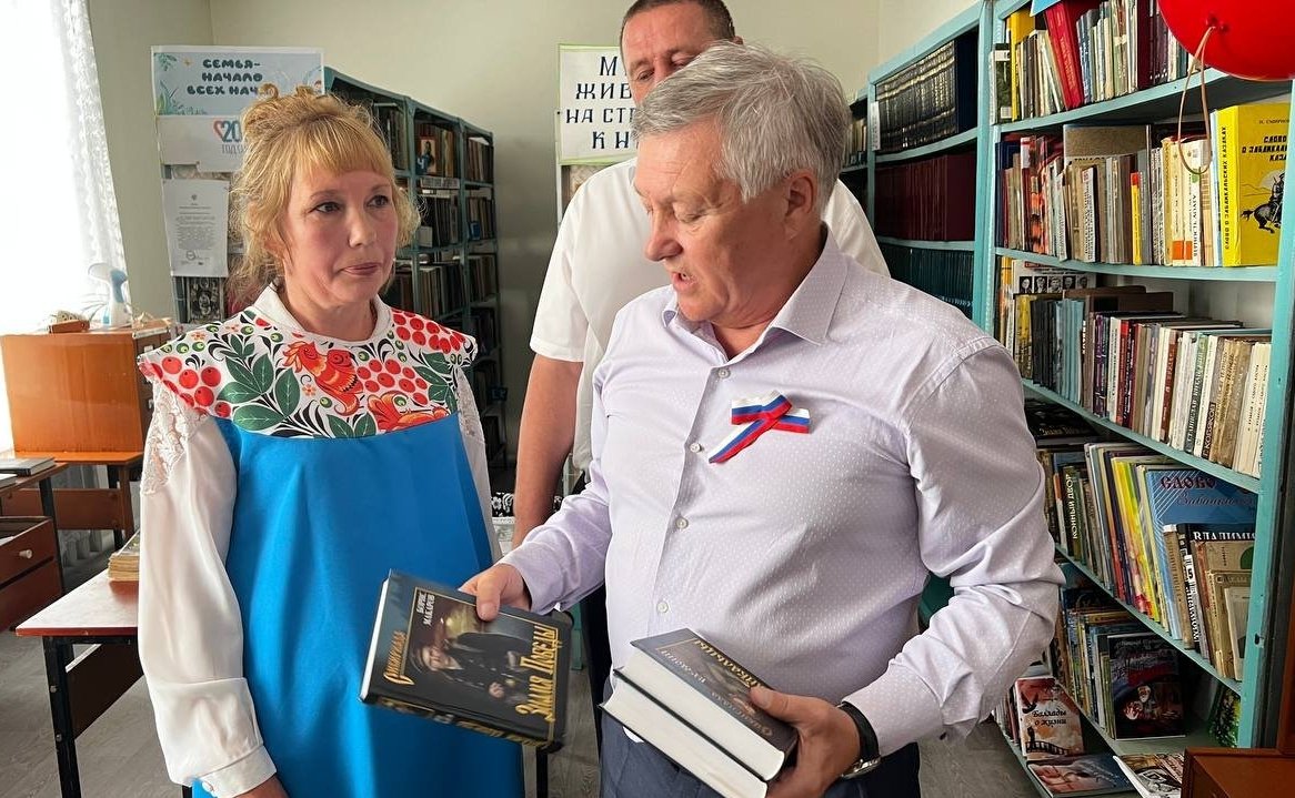 Сергей Михайлов в ходе поездки в регион принял участие в торжественном открытии после ремонта Дома культуры в поселке Нагорный Нерчинского района