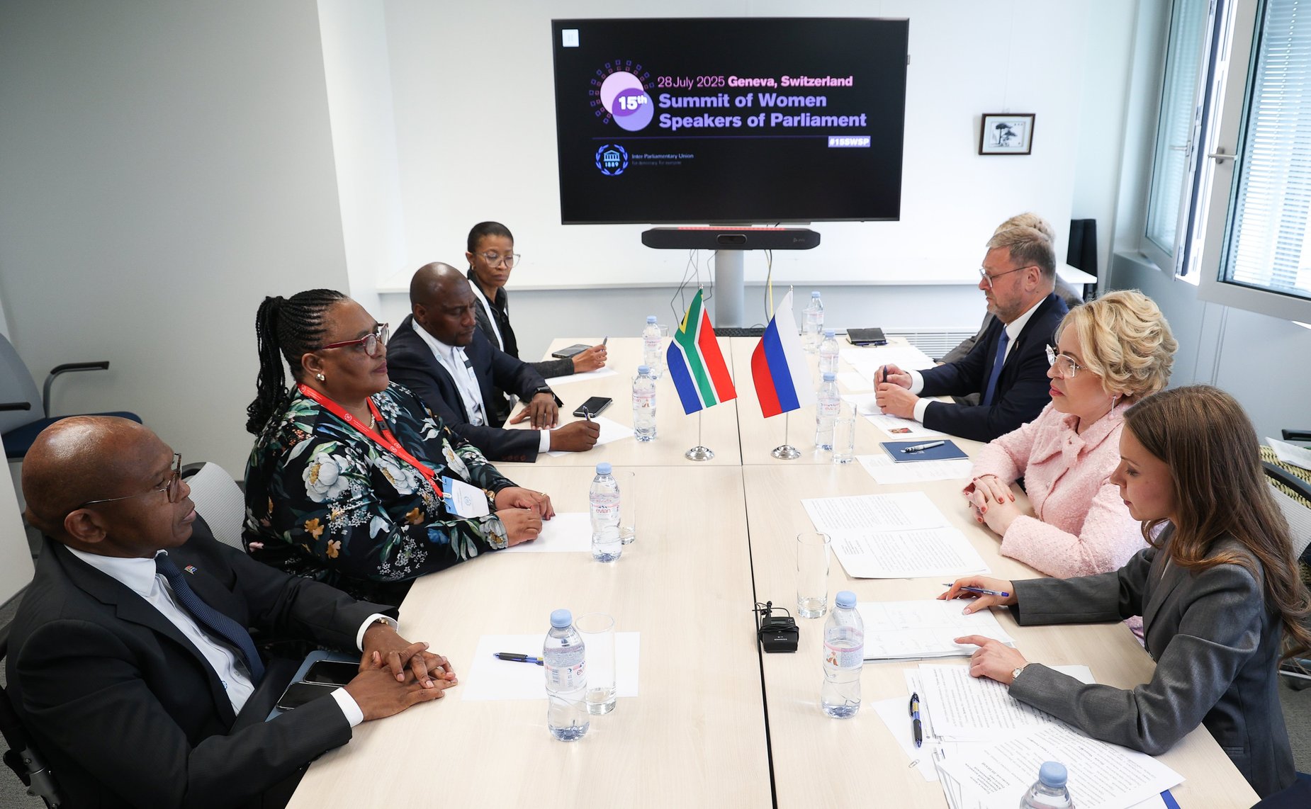 15-й Саммит женщин – председателей парламентов. Встреча Председателя Совета Федерации Валентины Матвиенко со Спикером Национальной ассамблеи Южно-Африканской Республики Анджелой Дидизой