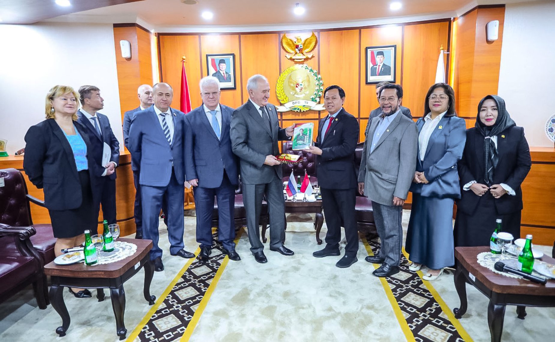 Встреча российских сенаторов с Председателем Совета Представителей Регионов (верхней палаты парламента) Султаном Наджамудином