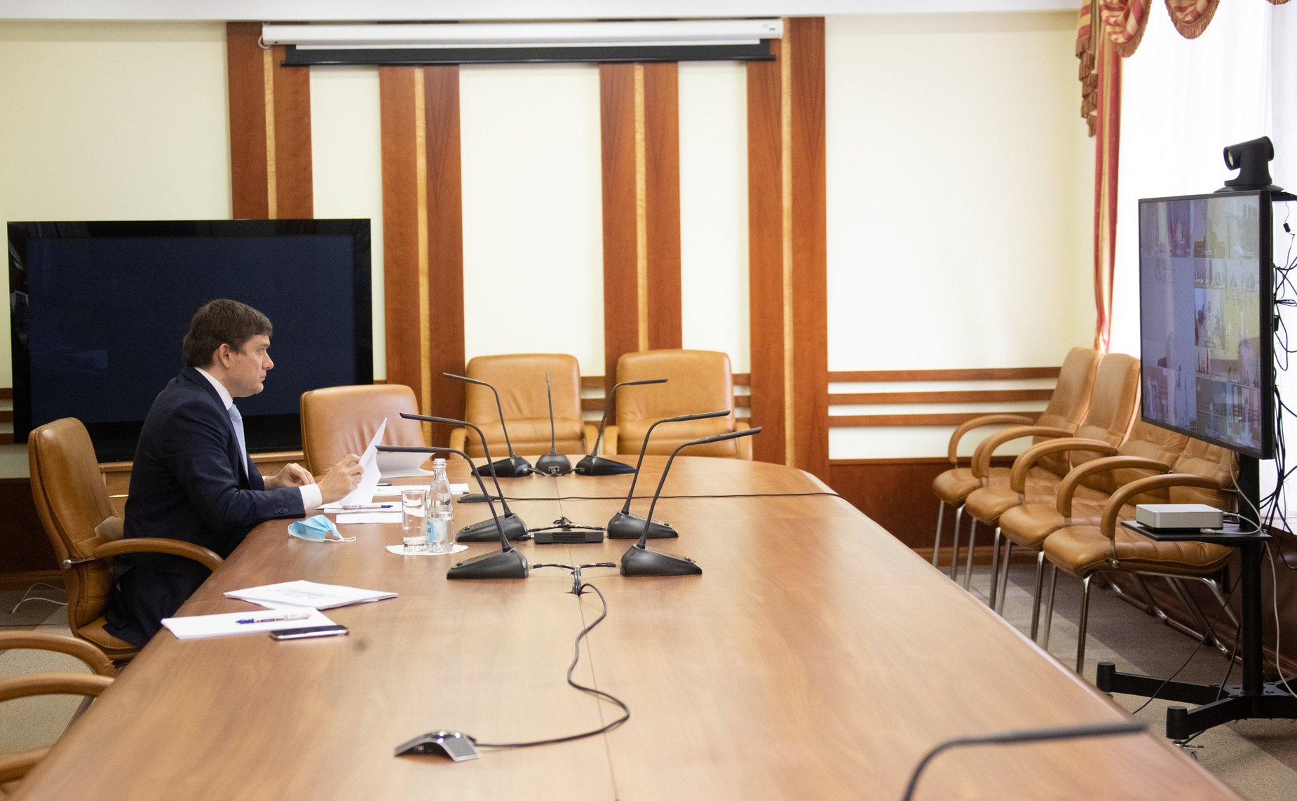 Николай Журавлев в режиме видеоконференции принял участие в заседании правительственной комиссии по повышению устойчивости развития российской экономики