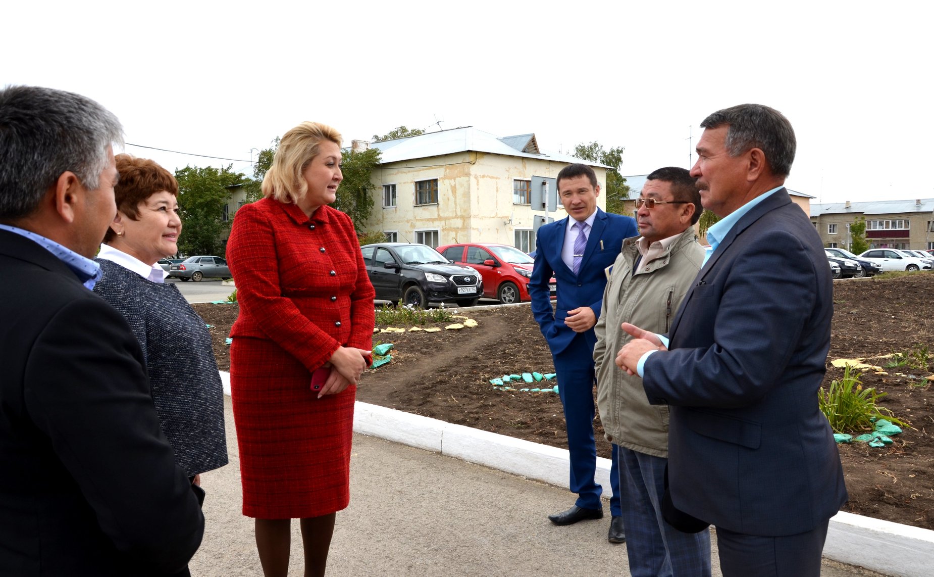 Лилия Гумерова в ходе поездки в Хайбуллинский район посетила школу № 2 села Акъяр, ознакомилась с деятельностью социального приюта для детей и подростков