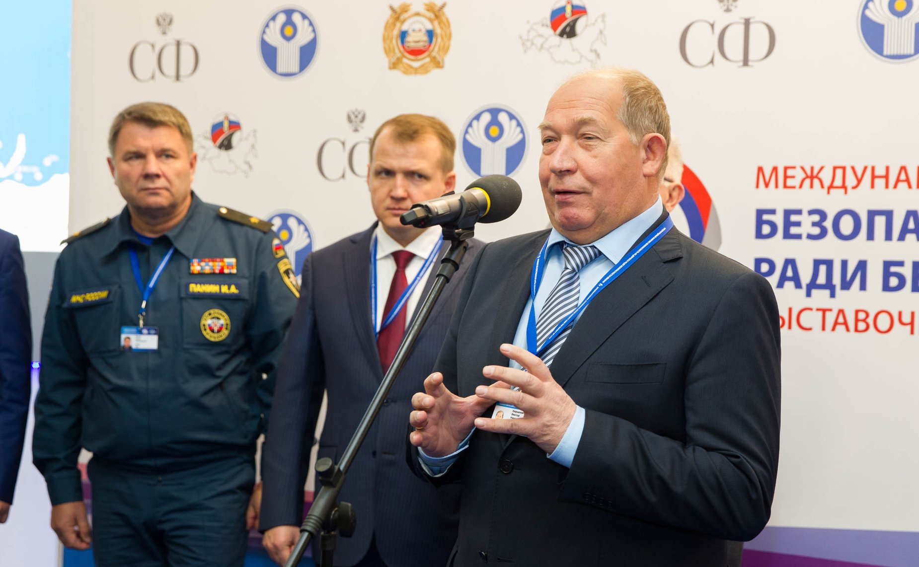 Форум безопасность на дорогах открытие выставки-3