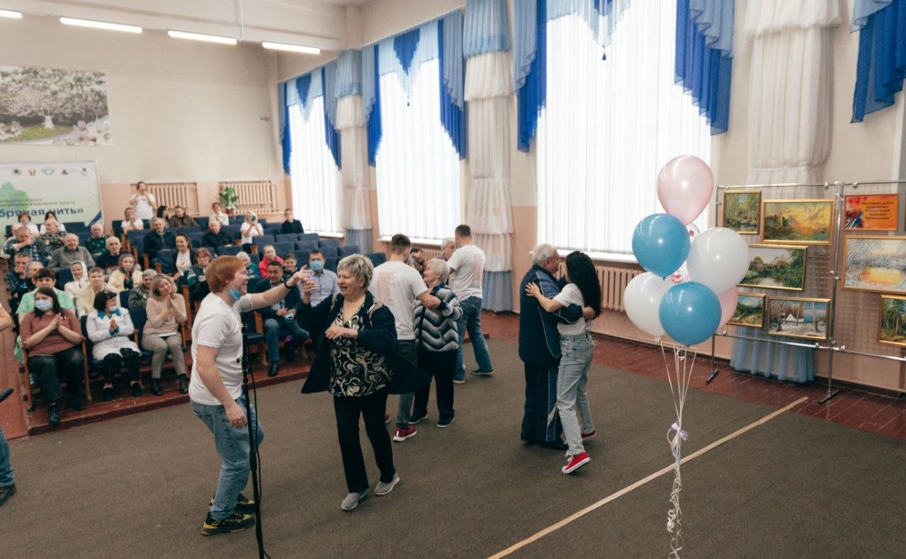 Айрат Гибатдинов вместе с волонтерами провел праздник для областного государственного автономного учреждения социального обслуживания «Геронтологический центр «ЗАБОТА» в Ульяновске