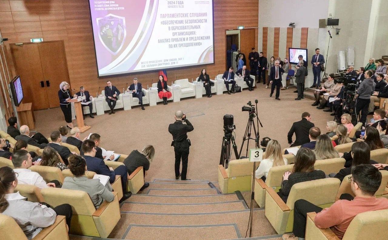 Айрат Гибатдинов выступил в ходе парламентских слушаний на тему «Обеспечение безопасности в образовательных организациях: анализ проблем и предложения по их преодолению»