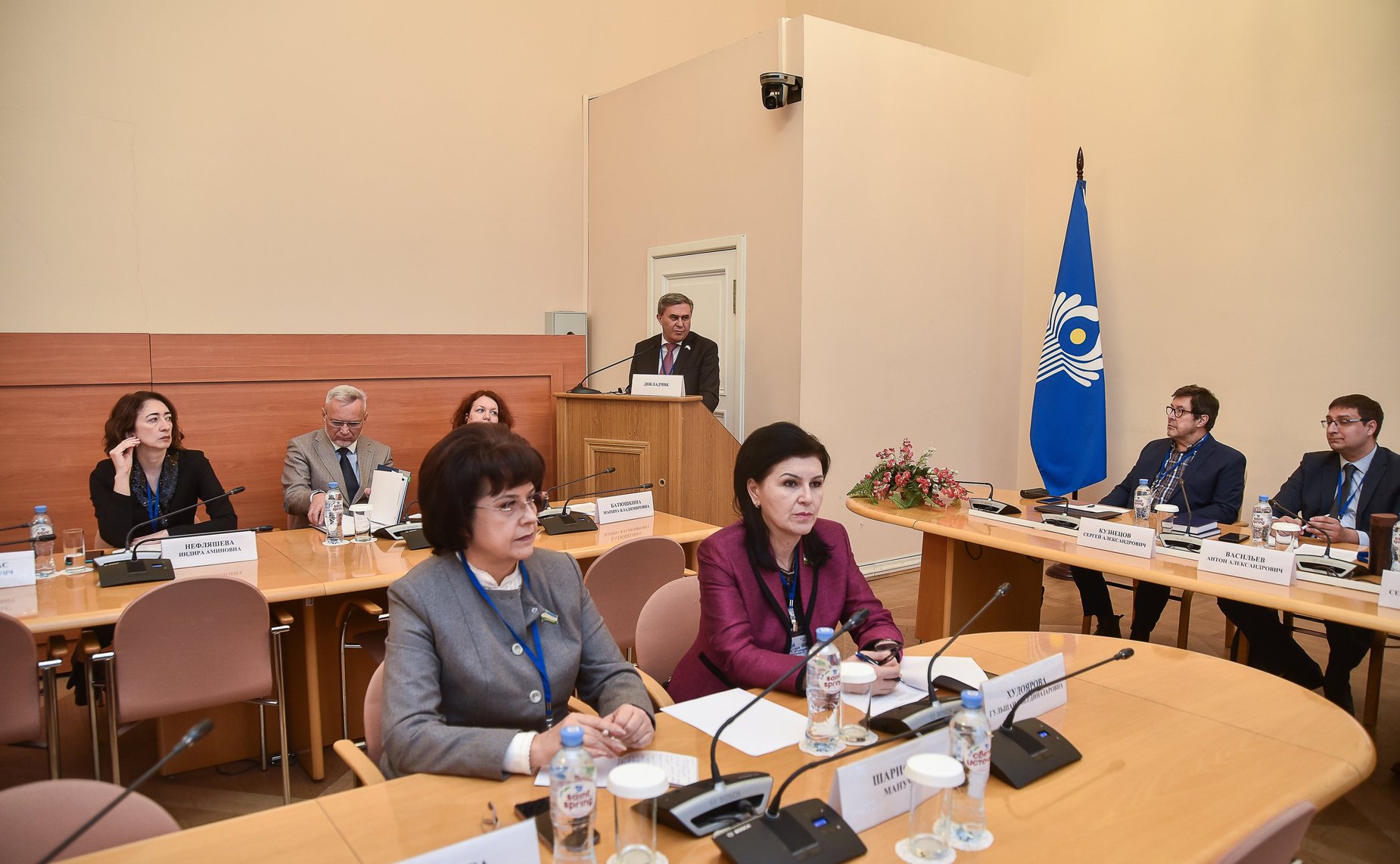 Круглый стол на тему «Русский язык – язык правотворчества в СНГ»