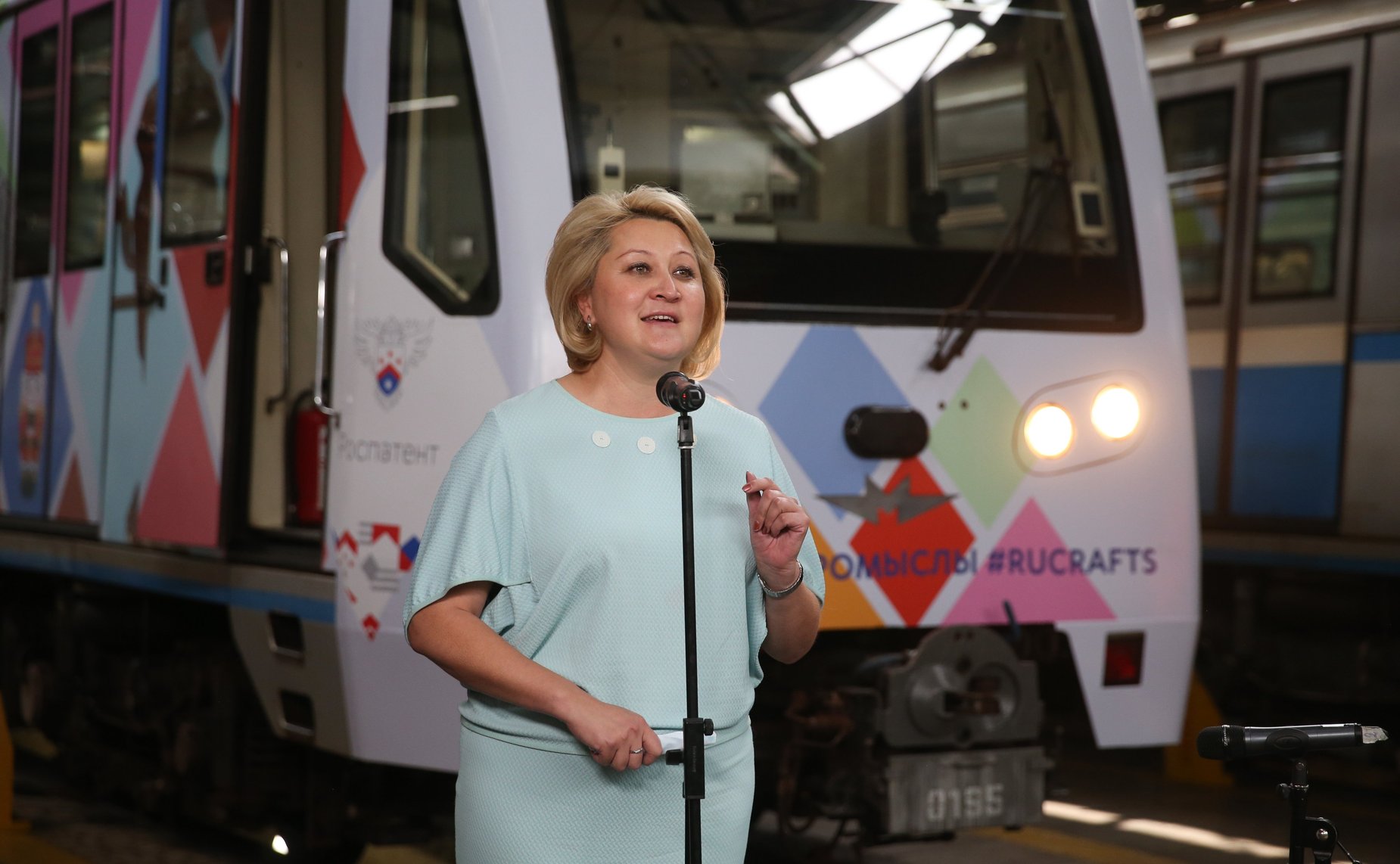 Лилия Гумерова приняла участие в церемонии запуска тематического метропоезда «Народные промыслы»