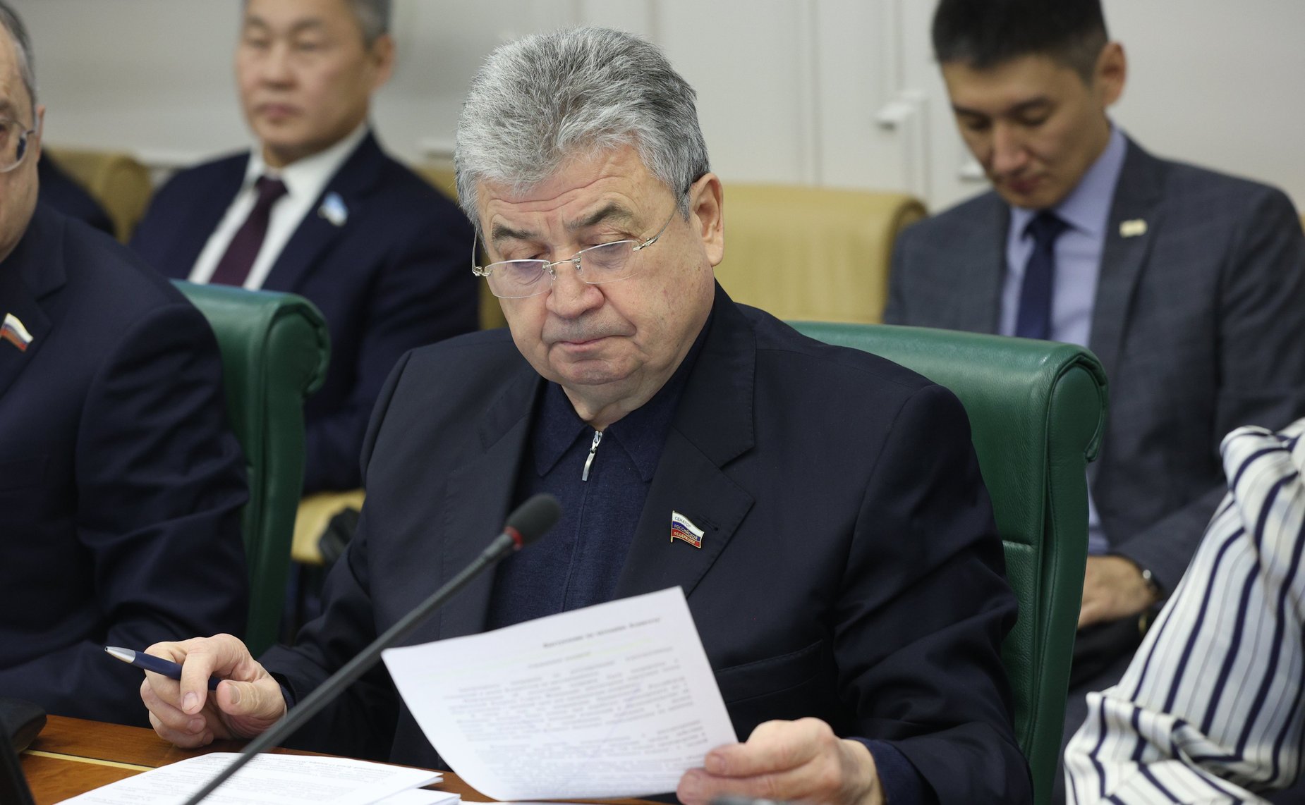 Геннадий Емельянов