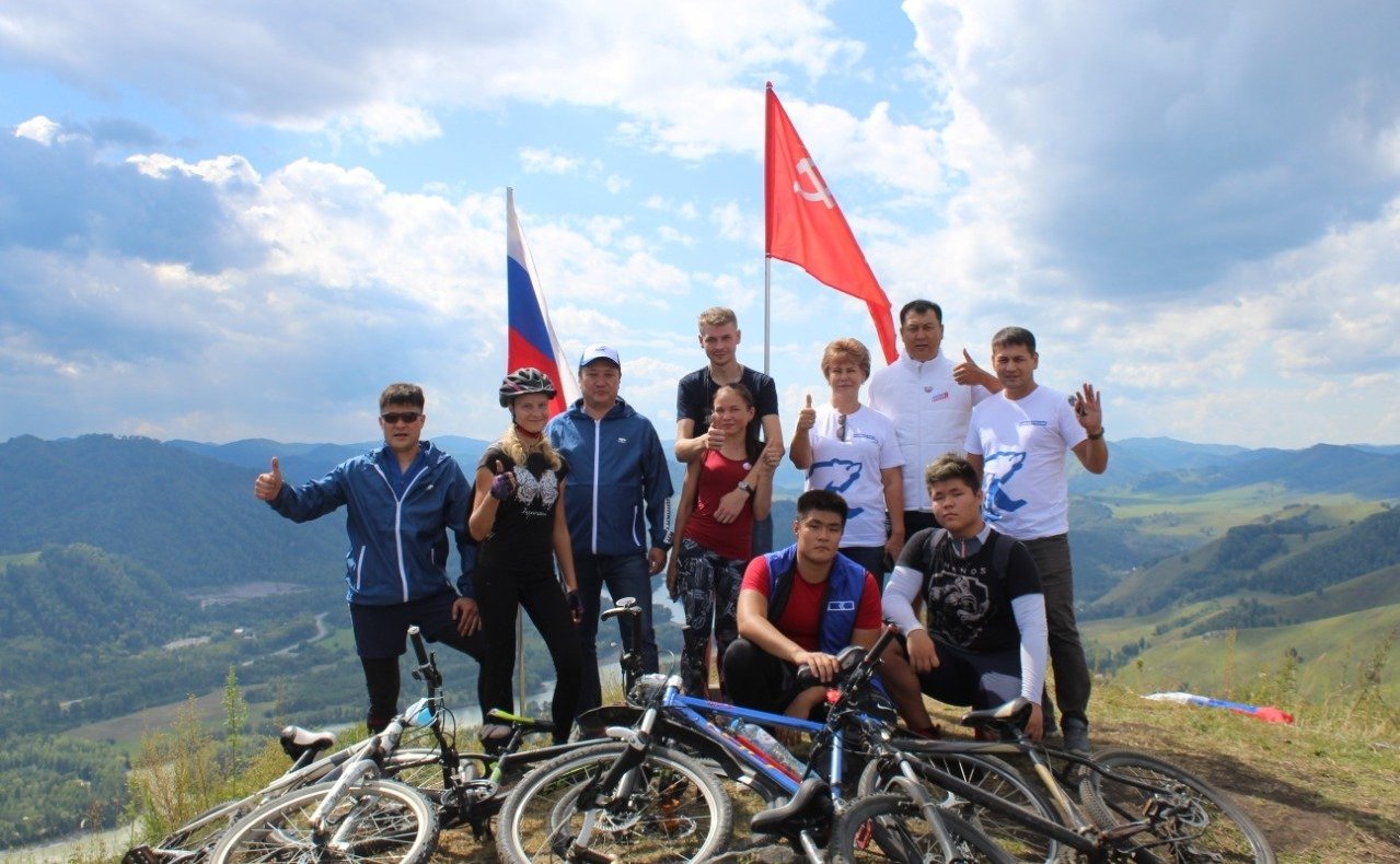 Татьяна Гигель встретилась с участниками велопробега, организованного членами региональных молодежный общественных организаций в честь 75-летия Великой Победы