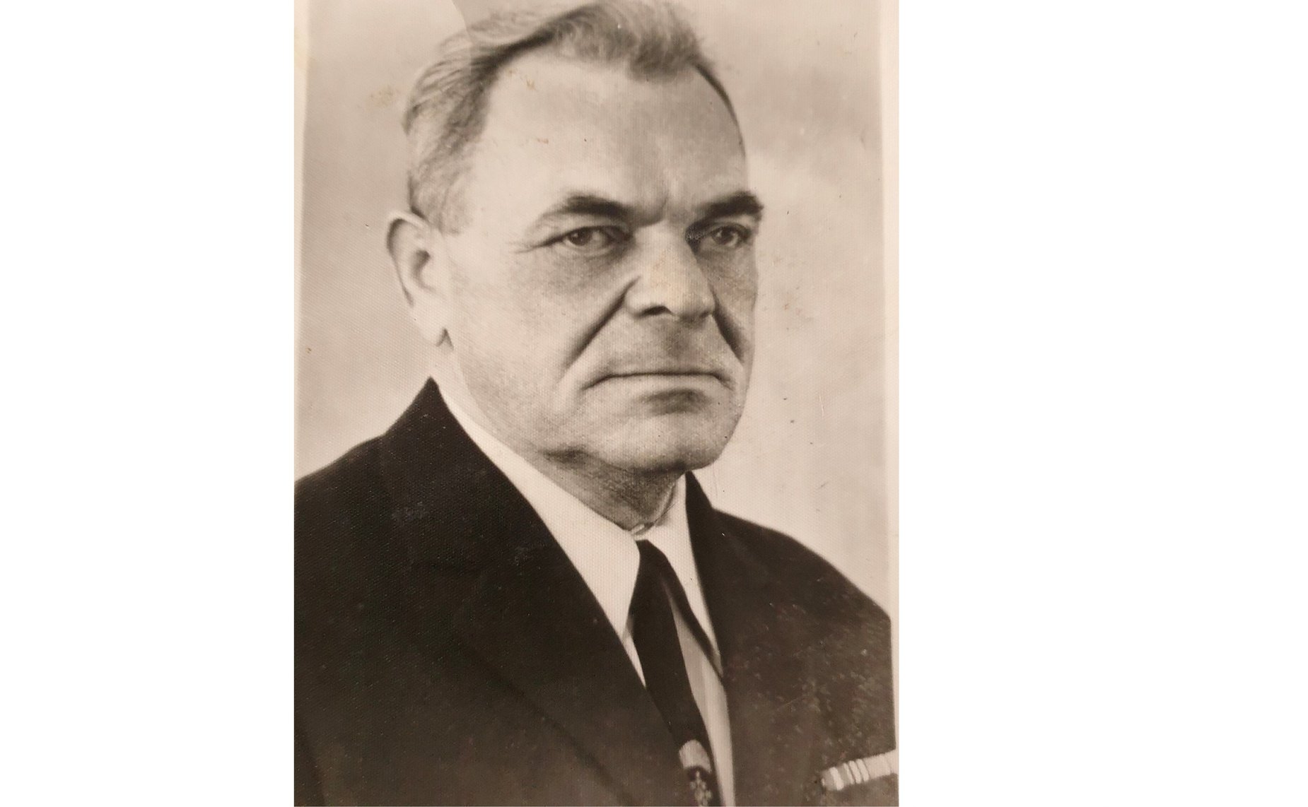 Кривченков Аполлон Михайлович (1915–1976). Артиллерист, старший сержант артиллерии, участвовал в боях под Смоленском, в битве под Москвой. Награждён орденом Красной Звезды, орденом Отечественной войны. Дедушка сотрудницы Аппарата СФ Э. Фроловой