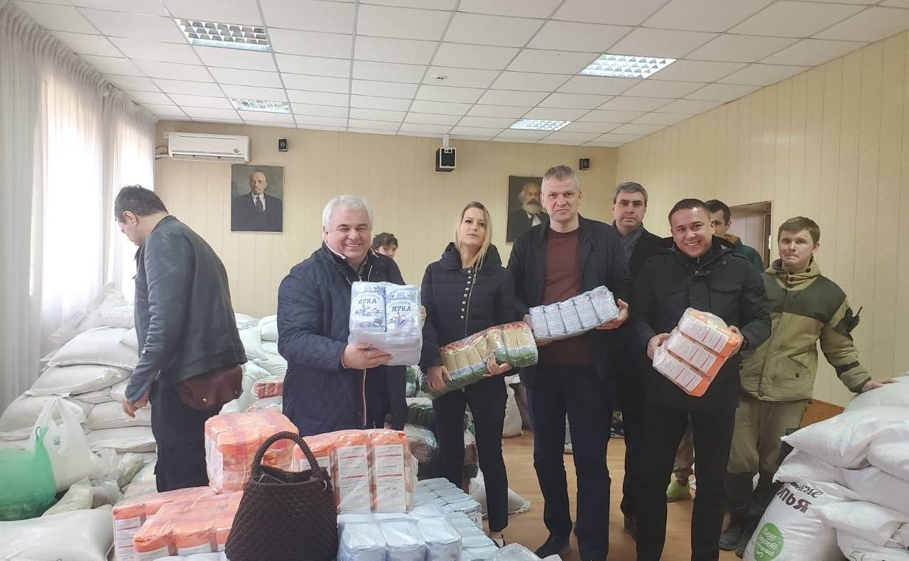 Айрат Гибатдинов посетил Луганскую Народную Республику, где совместно с депутатами Государственной Думы передал более 45 тонн гуманитарной помощи для жителей ЛНР