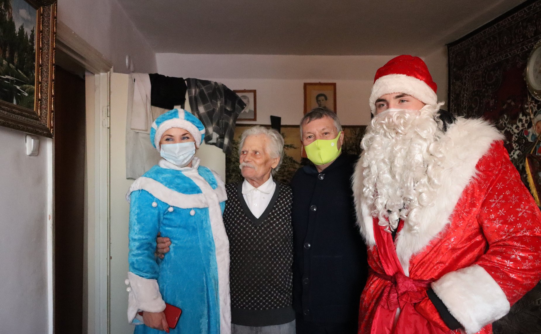 Сергей Михайлов в рамках Всероссийского проекта «Историческая память» поздравил с наступающим Новым годом и Рождеством ветеранов Нерчинского района