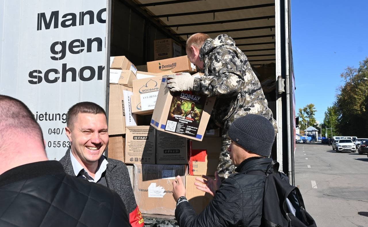Айрат Гибатдинов принял участие в торжественной церемонии отправки гуманитарной помощи из Ульяновска в Донбасс и Новороссию