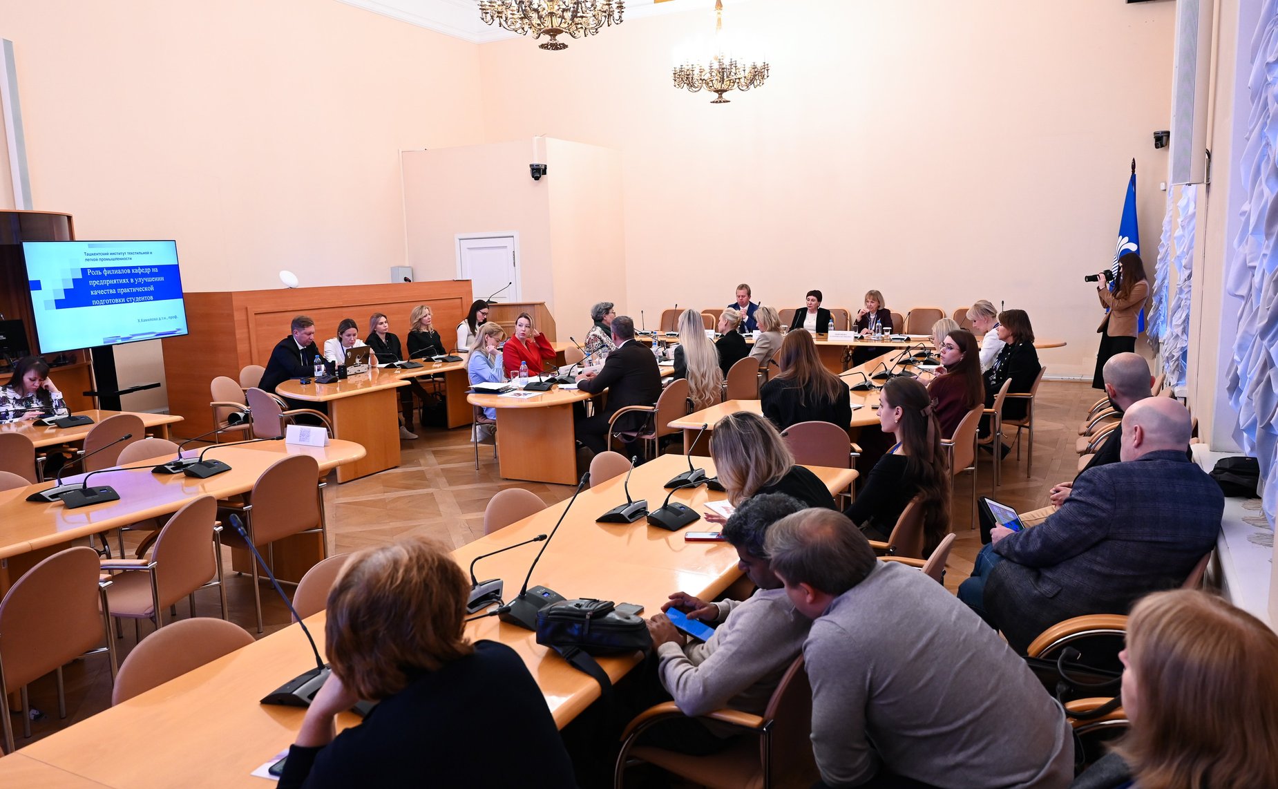 Круглый стол «Модели кадрового обеспечения предприятий легкой промышленности: от изменений бизнес-моделей до иностранной рабочей силы». III международный форум «Содружество моды»