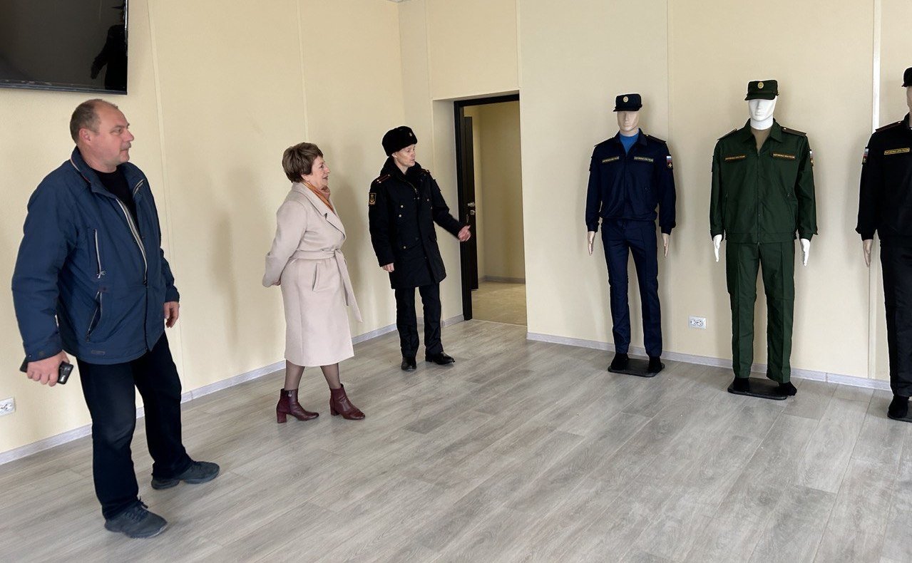 Екатерина Алтабаева побывала в военкомате Севастополя и пообщалась с сотрудниками и посетителями