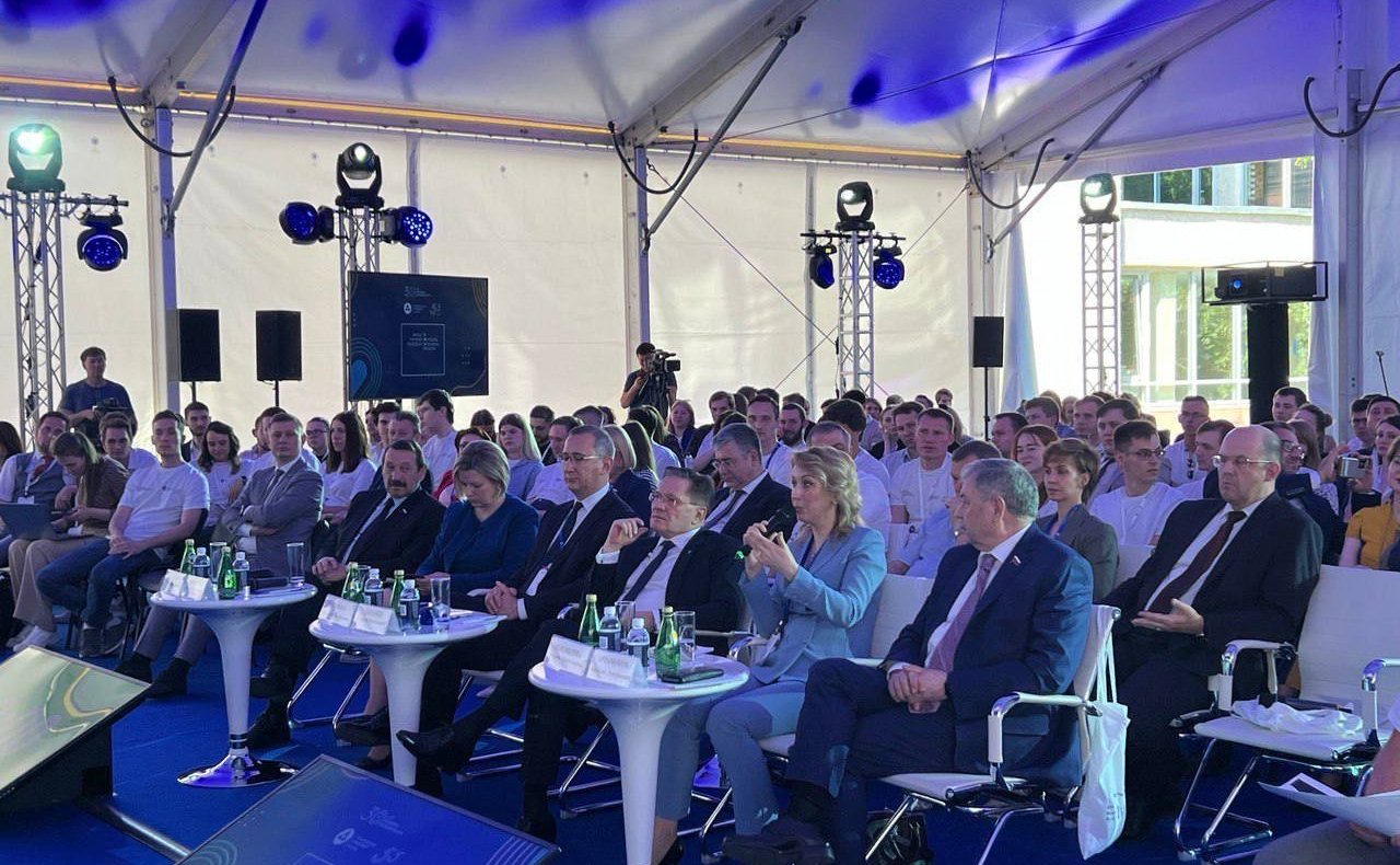 Анатолий Артамонов в рамках рабочей поездки в регион принял участие в работе агропромышленного форума «День Калужского поля»