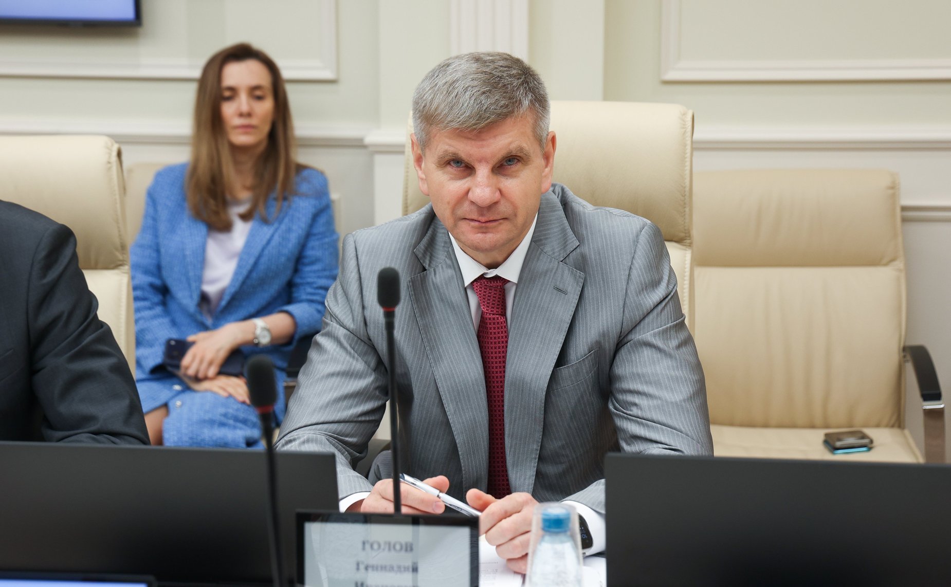 Геннадий Голов