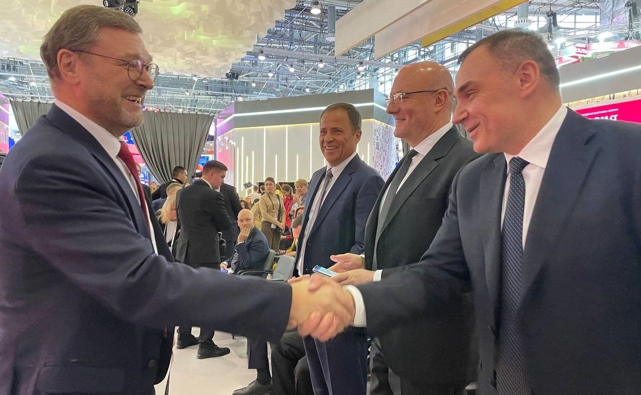 Константин Косачев принял участие в открытии стенда региона «Марий Эл. Единство природы и технологий». Мероприятие состоялось в рамках выставки «Россия»