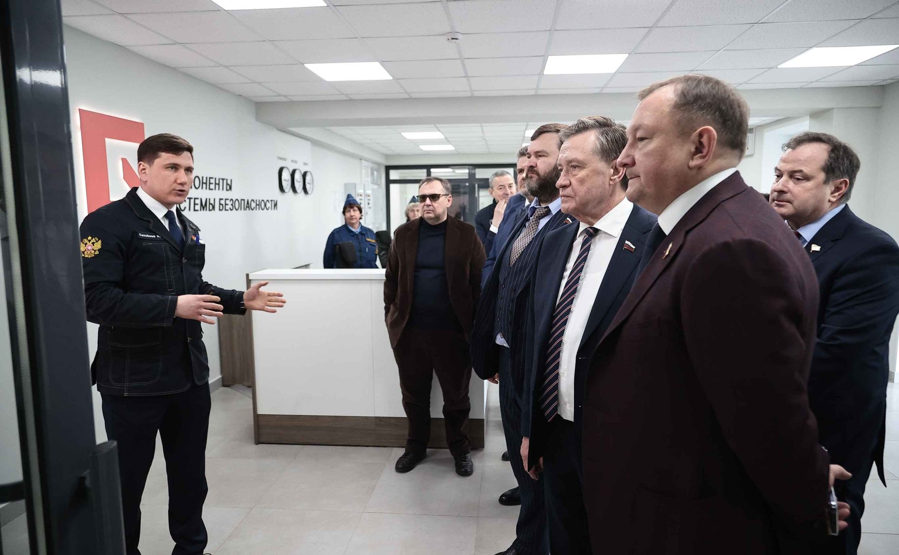 В ходе поездки сенаторам презентовали новую модель автомобиля, который разработан на Ульяновском автомобильном заводе