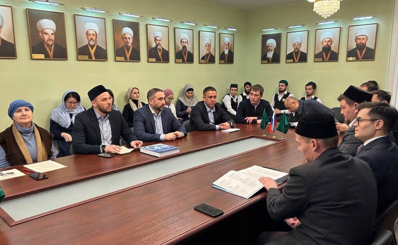 Айрат Гибатдинов провел встречу с представителями Духовного управления мусульман РФ и проректоратом МИИ