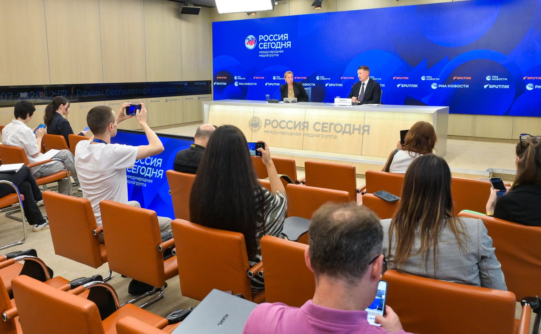 Пресс-конференция председателя Комитета СФ по аграрно-продовольственной политике и природопользованию Александра Двойных по итогам работы в период весенней сессии