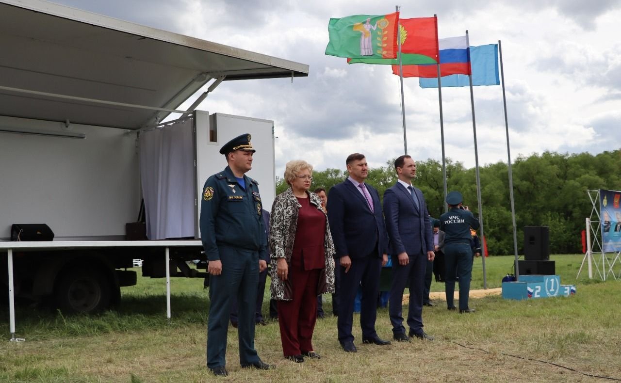 Оксана Хлякина приняла участие в награждении победителей региональных слёт-соревнований детско-юношеского движения «Школа безопасности» и полевого лагеря «Юный спасатель»