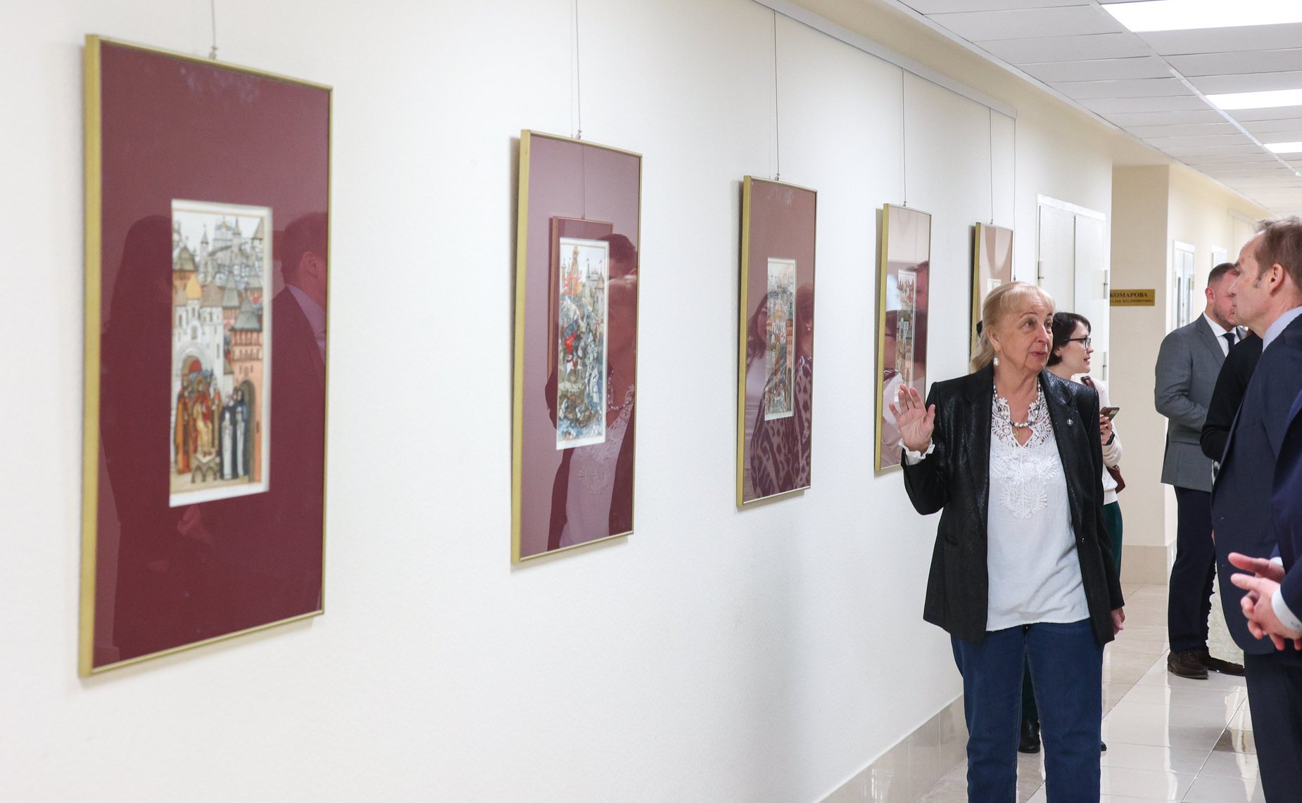 Торжественное открытие выставки Народного художника РФ Людмилы Юга «Нить времен. Подвиг Победы»