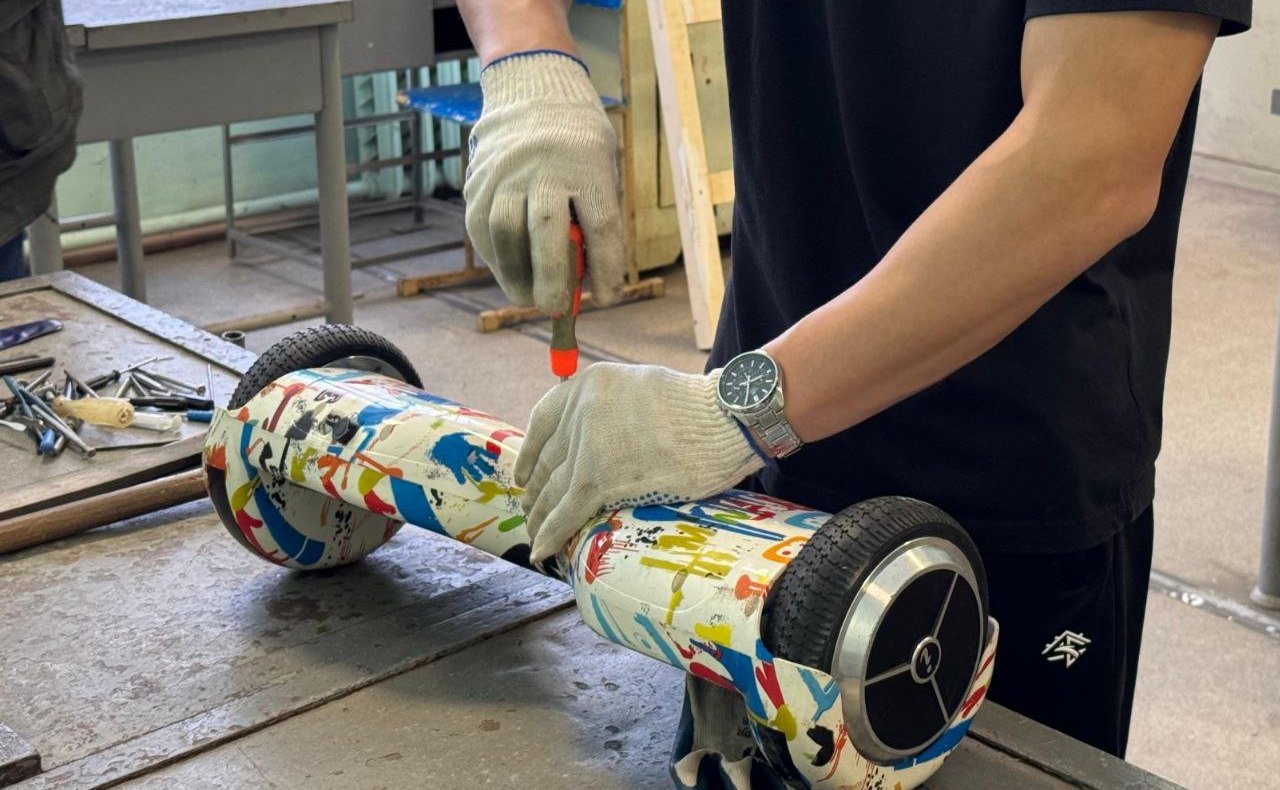 Андрей Хапочкин ознакомился с уникальным проектом, разработанным силами коллектива учебного заведения и волонтерской группы «Верность долгу»