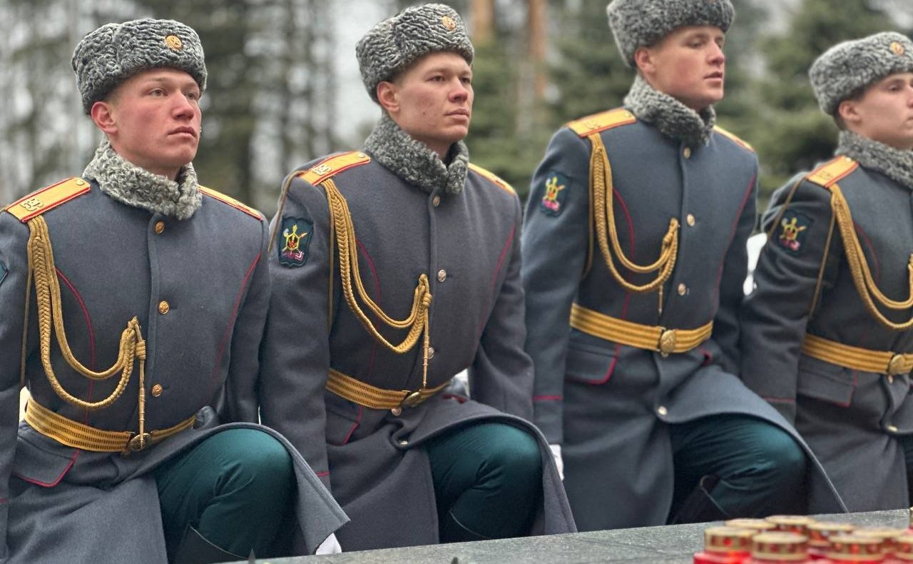 Светлана Кириллова приняла участие в возложении цветов к мемориалу Вечный огонь в Костроме