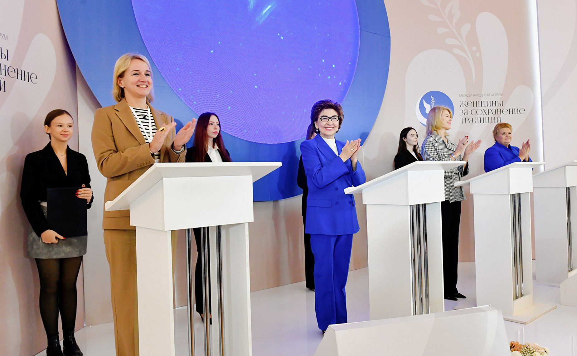 На форуме «Женщины за сохранение традиций» дан старт новому всероссийскому ежегодному конкурсу творческих работ