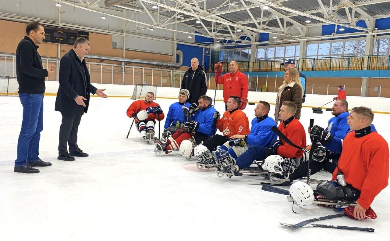 Андрей Хапочкин посетил тренировку сборной Москвы по следж-хоккею