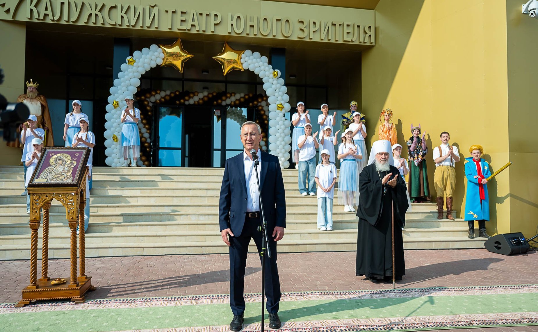 Анатолий Артамонов в ходе поездки в регион принял участие в открытии нового здания Калужского областного театра юного зрителя