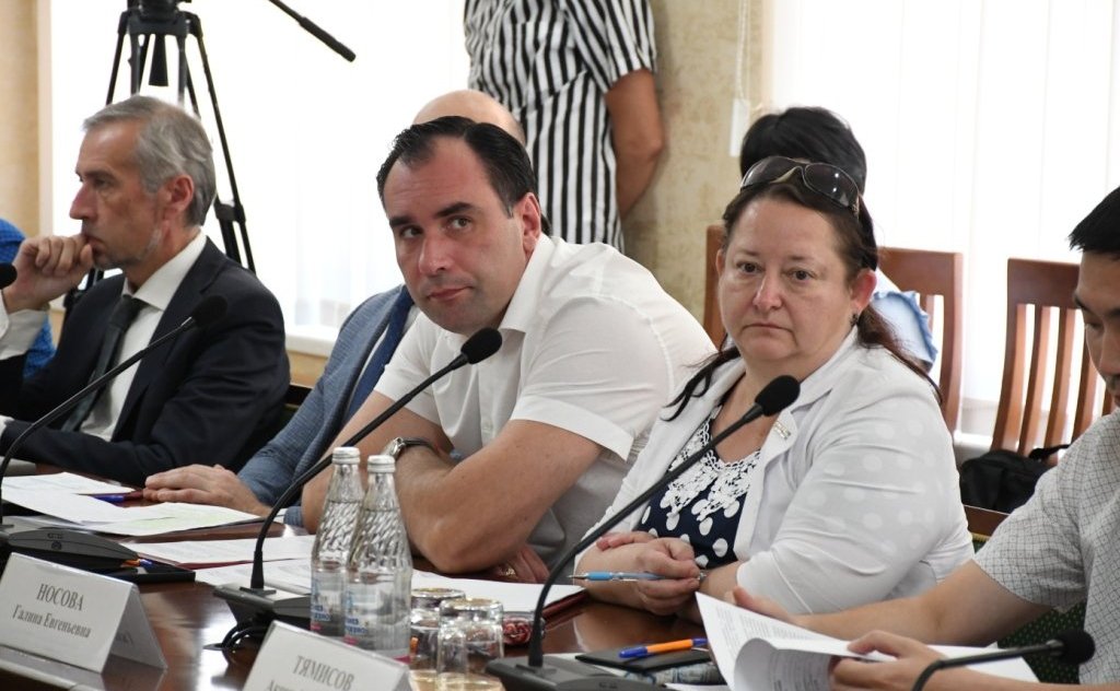 Заместитель председателя Комитета СФ по социальной политике Мохмад Ахмадов провел выездное совещание по вопросу мониторинга реализации положений Федерального закона, направленного на гармонизацию законодательства о спорте