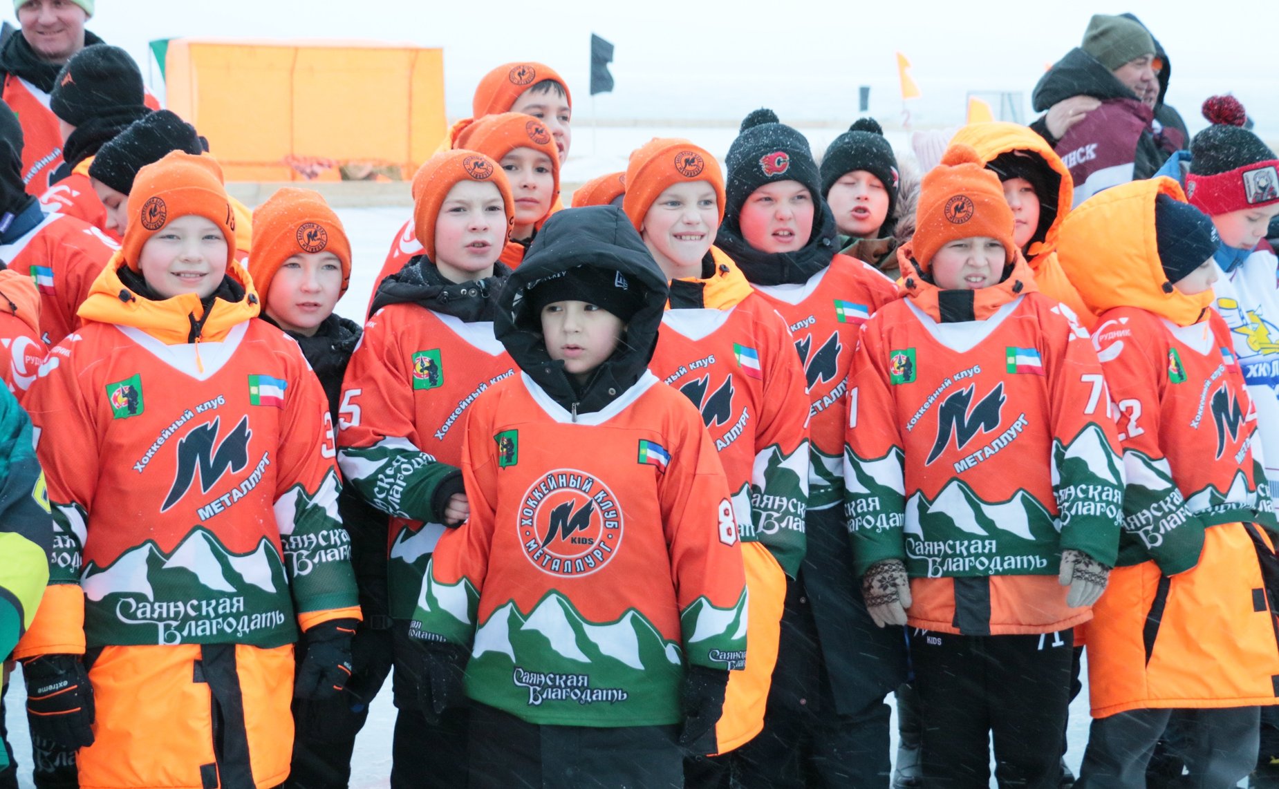 Александр Жуков принял участие в открытии хоккейного турнира, который проводится на территории курорта «Озеро Шира»