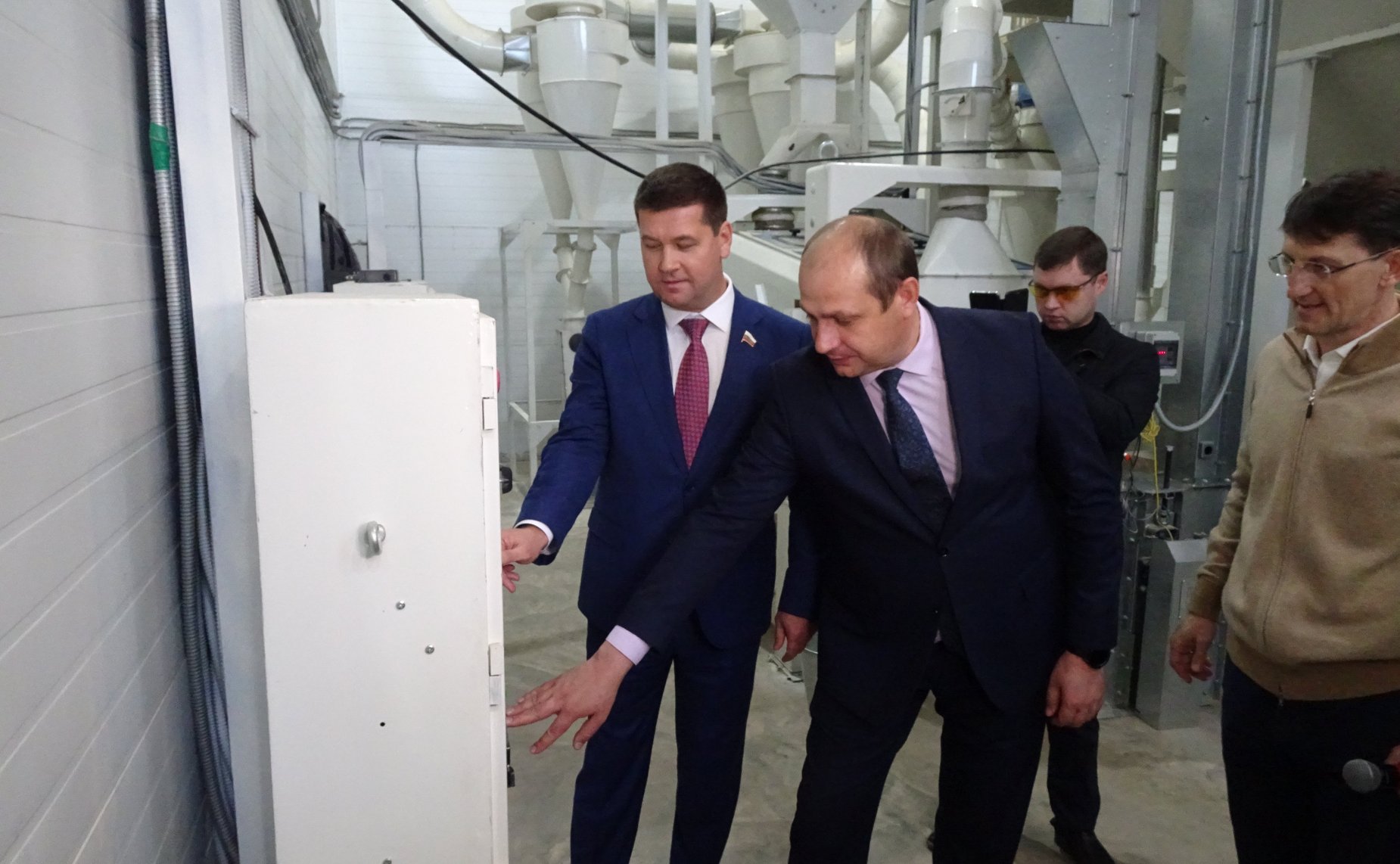 Андрей Чернышев в ходе работы в регионе принял участие в открытии мукомольного производства в селе Кузнецовка Братского района