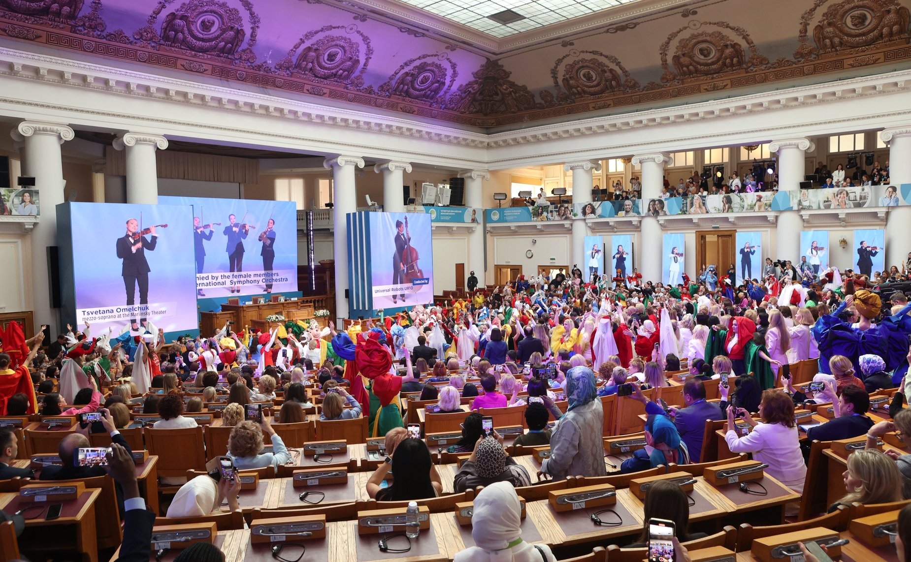 Пленарное заседание IV Евразийского женского форума «Женщины за укрепление доверия и глобальное сотрудничество»