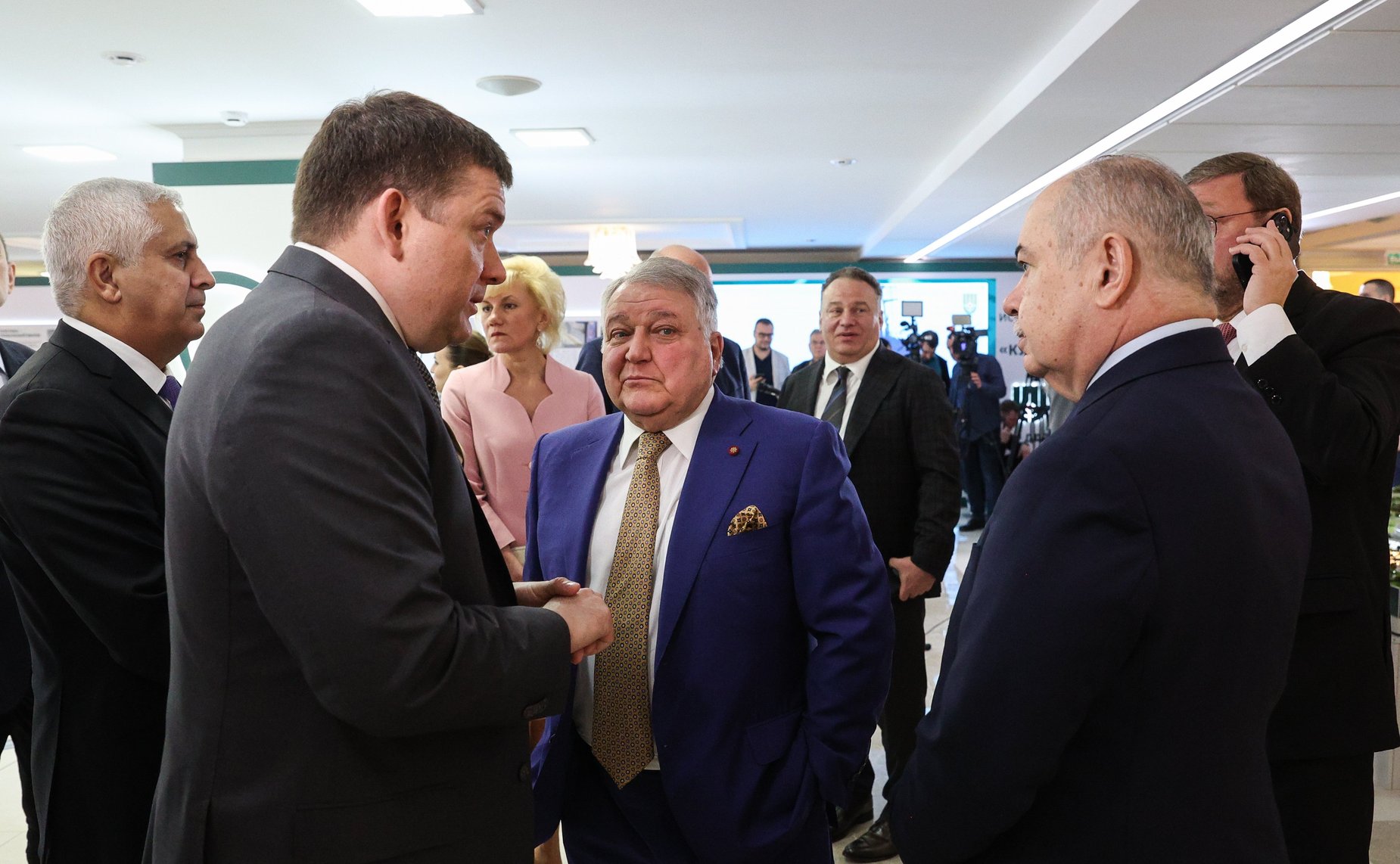 Валентина Матвиенко и президент НИЦ «Курчатовский институт» Михаил Ковальчук открыли выставку «Курчатовский институт – 80 лет для страны и мира»