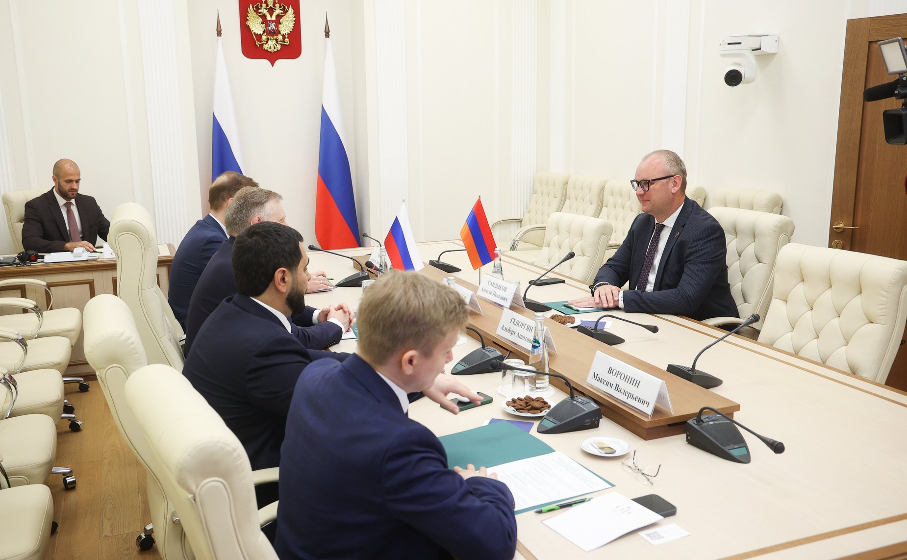 Встреча первого заместителя председателя Комитета СФ по социальной политике Александра Варфоломеева с депутатом Национального Собрания Республики Армения Алексеем Сандыковым