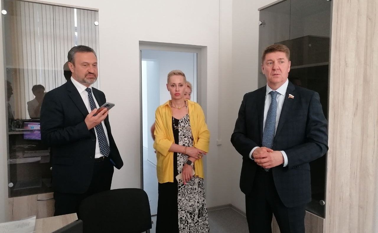 Андрей Шевченко посетил филиал фонда «Защитники Отечества» в Оренбурге и провел прием граждан в регионе