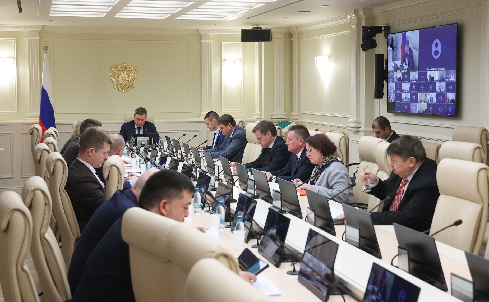 Совещание на тему «О механизмах возвращения в гражданский оборот неиспользуемых земельных участков, принадлежавших организациям, исключенным из единого государственного реестра юридических лиц, и собственники которых не установлены»