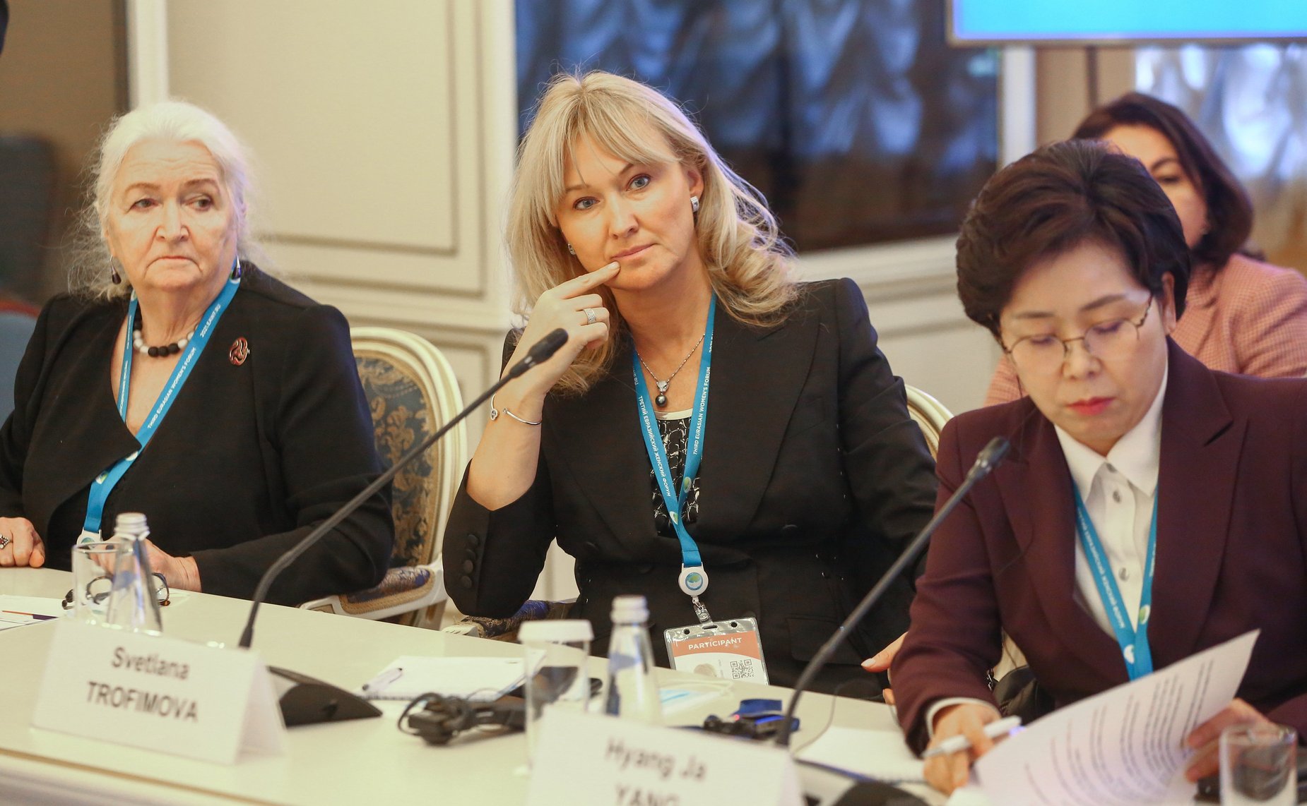 Заседание тематической сессии «Женщины-ученые и глобальные вызовы современности»