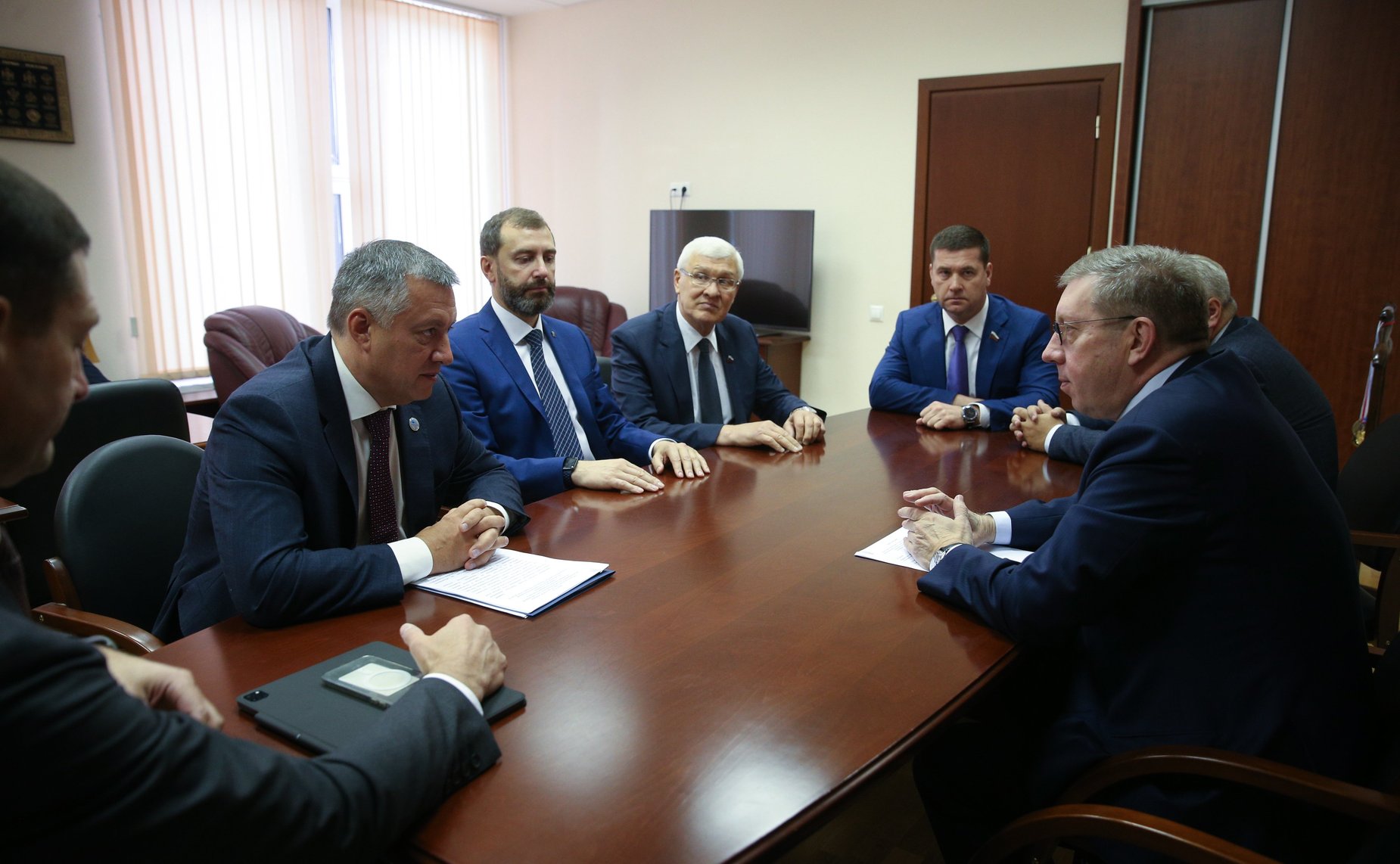 Встреча председателя Комитета СФ по аграрно-продовольственной политике и природопользованию с Губернатором Иркутской области