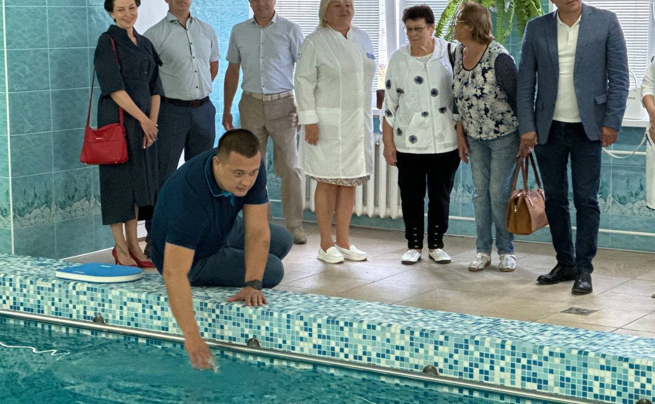 Айрат Гибатдинов вместе с депутатом Законодательного Собрания региона Романом Султашовым оказали содействие в восстановлении бассейна в городской поликлинике № 6 Заволжского района Ульяновска